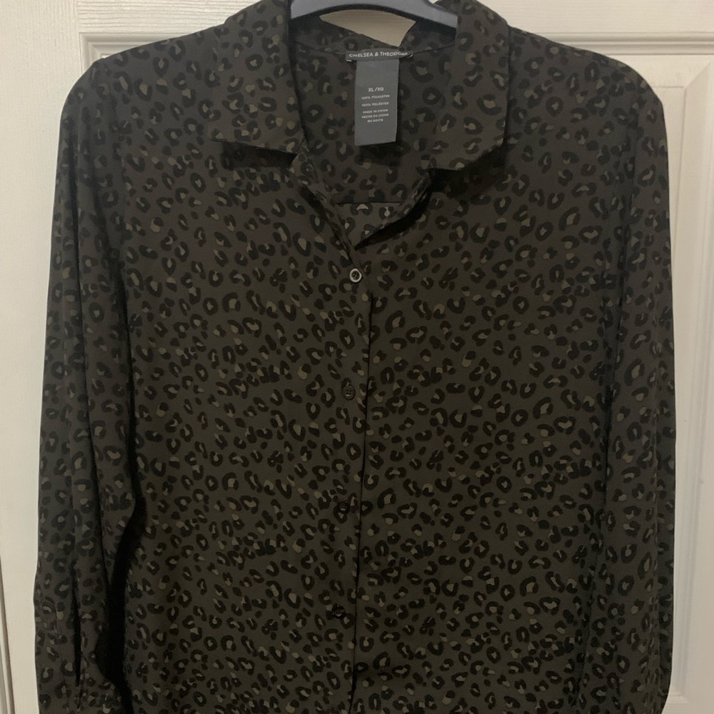 Like new leopard button down